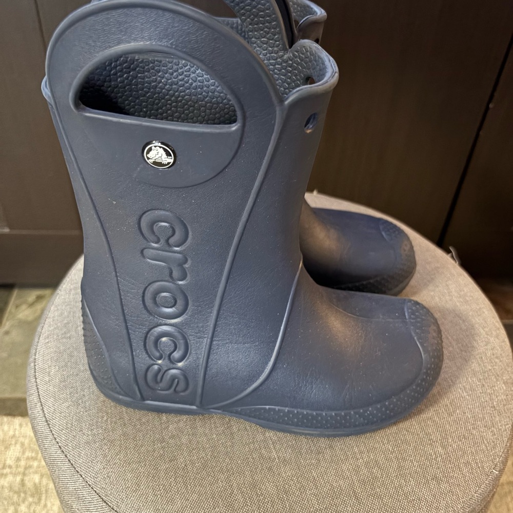 CROCS Kids Navy Rain Boots size 2 NWOT